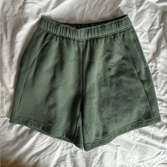 Lululemon scuba short 7” - Picture 2 of 3